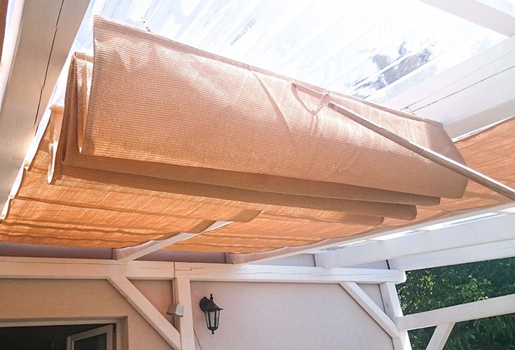 roztahování baldachýnu pomocí tyče